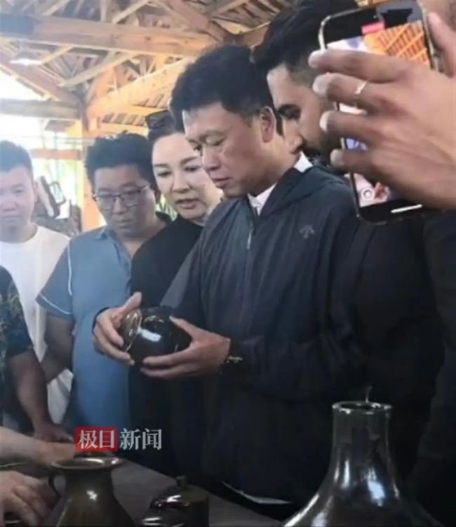 荣昌鸡汤铺盖面半天卖出6千碗 五一迎来火爆场面