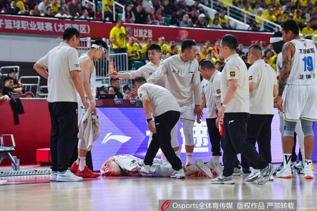 篮协回应曾凡博被刘传兴犯规致重伤 判罚不准确引发争议