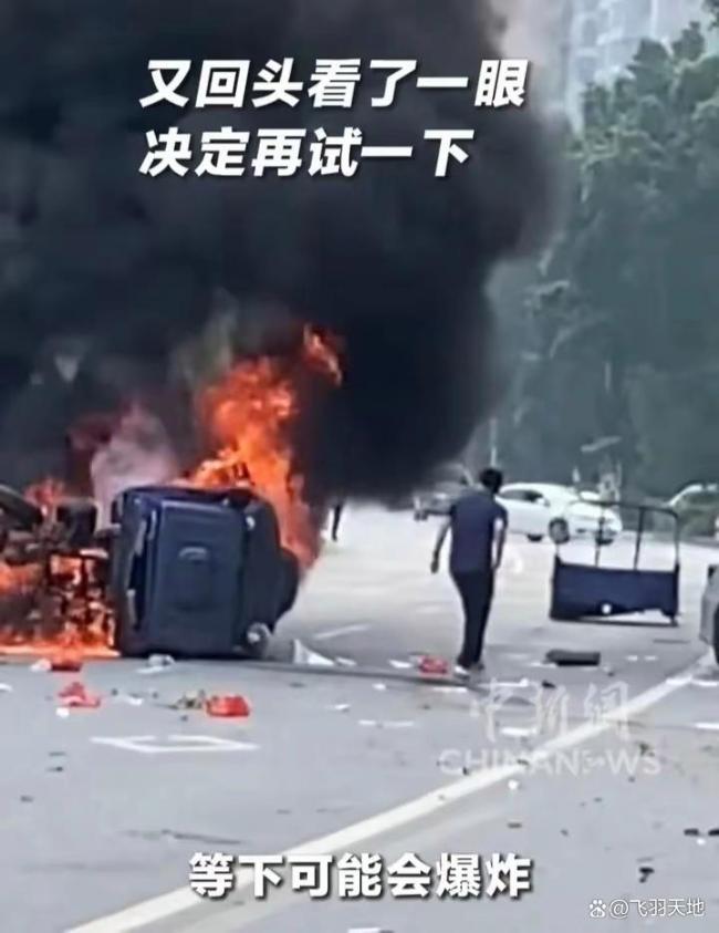 小伙徒手拽车门救出被困司机 生死90秒英勇救人
