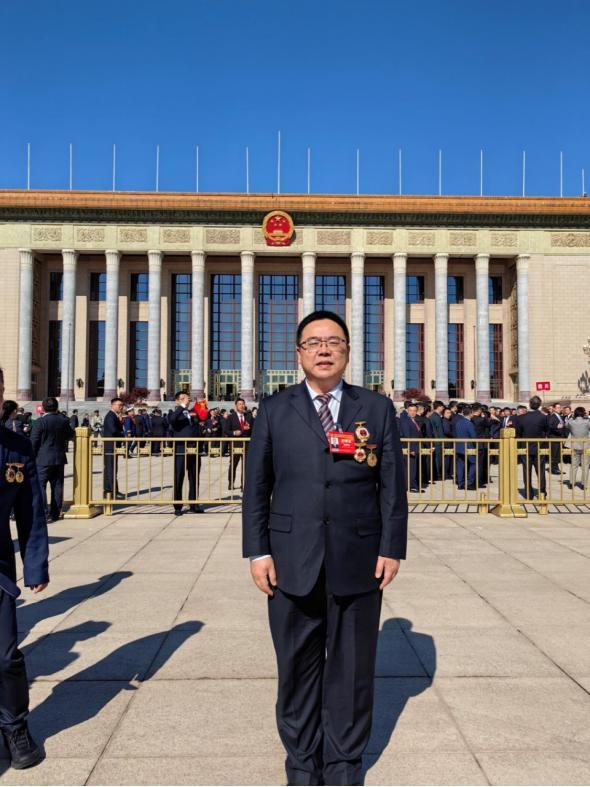 欧洲大停电 中国一电工意外红了 0.13秒恢复电力绝技