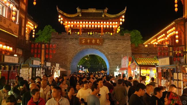 荣昌五一首日游客总数破35万 各大景点迎客流高峰